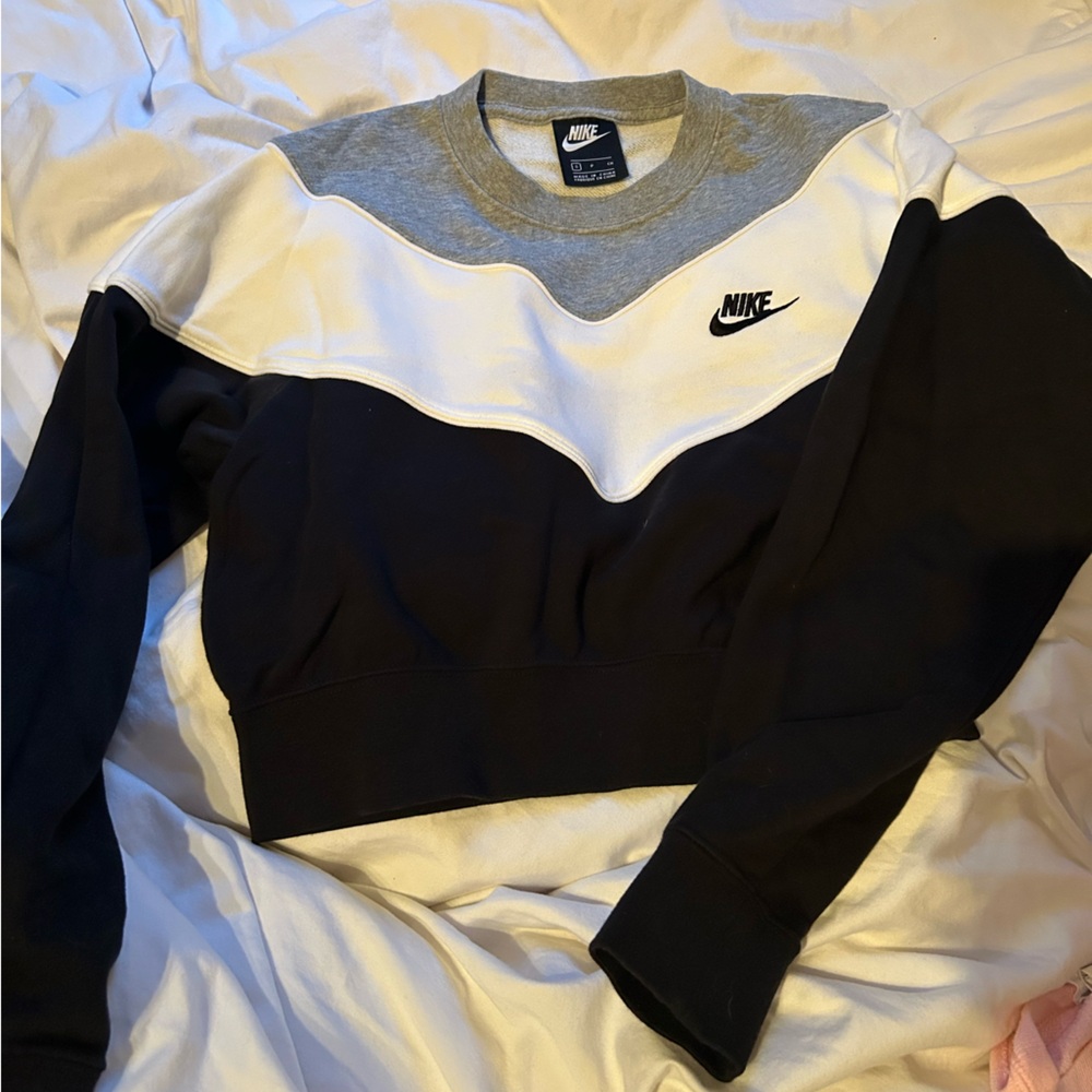 Nike Gray Cropped Crewneck Sweatshirt
